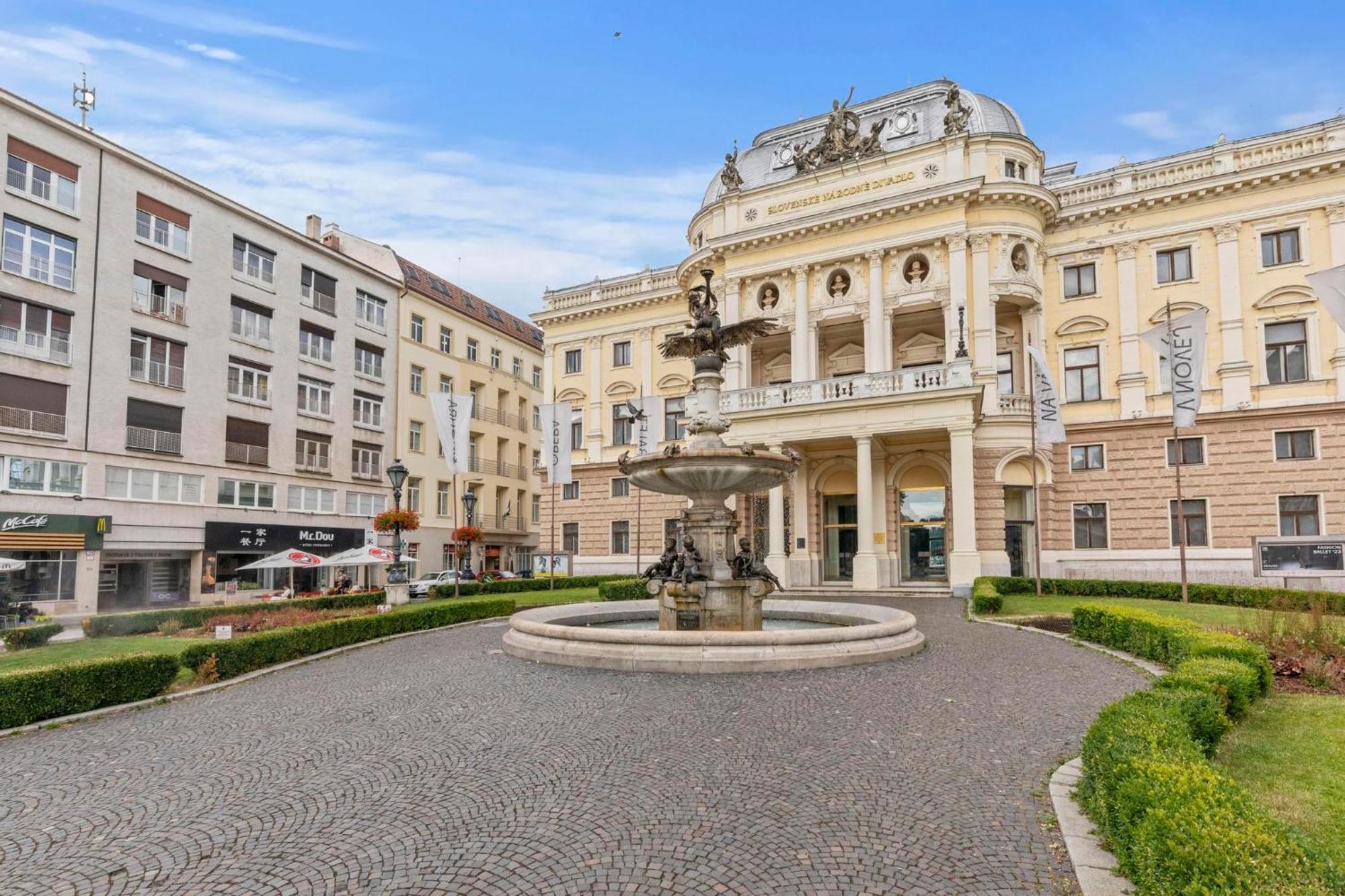 Family Hub In Centre Bratislava Exterior foto
